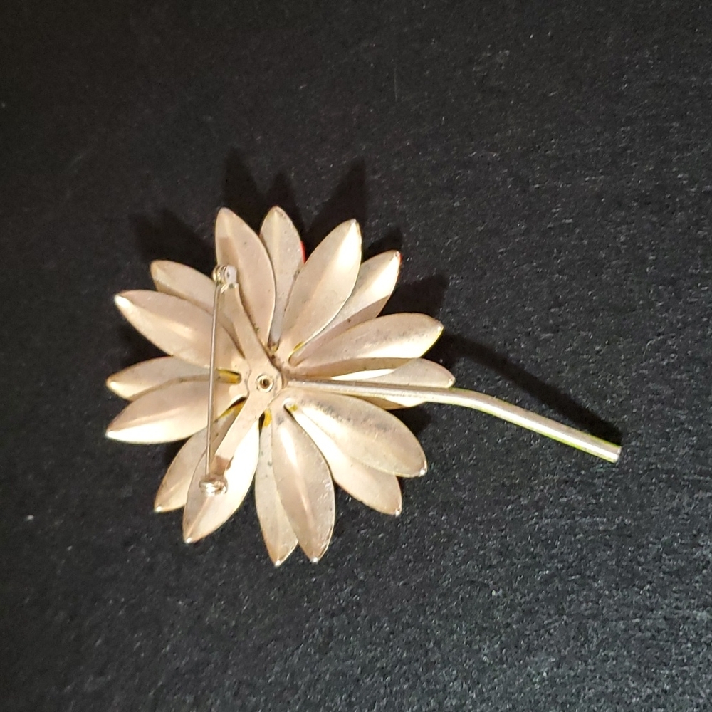 Vintage 60's Metal Flower Pin - Picture 2 of 4